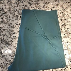 Lululemon Train Times sz 10 25” Green EUC